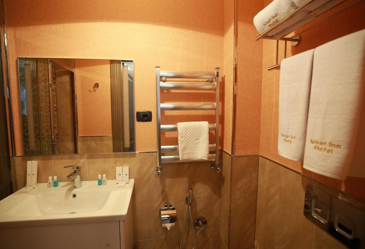 West Inn Hotel & Restaurant Nz Баку Екстер'єр фото